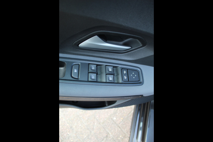 Dacia Jogger 1.0 TCe 110 Extreme 7p. Zeer nette en erg praktische Dacia ! Autm. airco, metallic lak, stoelverwarming, LM wielen+all season banden, cruise control, pdc v+a, dodehoek assistent, camera, navigatie, telefoonvoorb.,  etc.