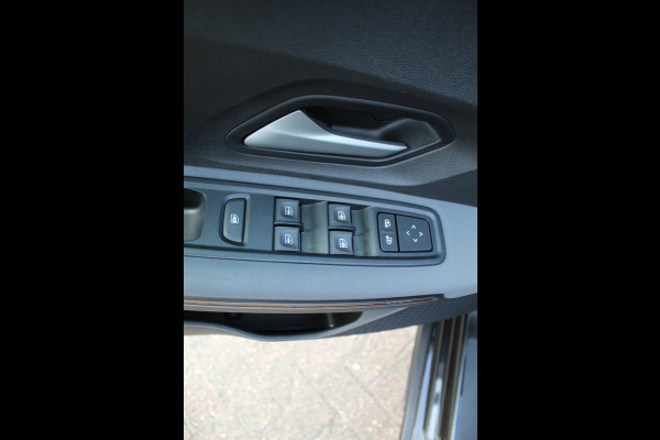 Dacia Jogger 1.0 TCe 110 Extreme 7p. Zeer nette en erg praktische Dacia ! Autm. airco, metallic lak, stoelverwarming, LM wielen+all season banden, cruise control, pdc v+a, dodehoek assistent, camera, navigatie, telefoonvoorb.,  etc.