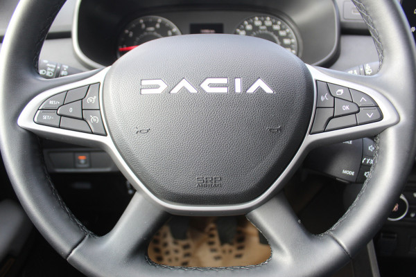 Dacia Jogger 1.0 TCe 110 Extreme 7p. Zeer nette en erg praktische Dacia ! Autm. airco, metallic lak, stoelverwarming, LM wielen+all season banden, cruise control, pdc v+a, dodehoek assistent, camera, navigatie, telefoonvoorb.,  etc.