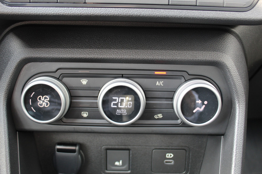 Dacia Jogger 1.0 TCe 110 Extreme 7p. Zeer nette en erg praktische Dacia ! Autm. airco, metallic lak, stoelverwarming, LM wielen+all season banden, cruise control, pdc v+a, dodehoek assistent, camera, navigatie, telefoonvoorb.,  etc.