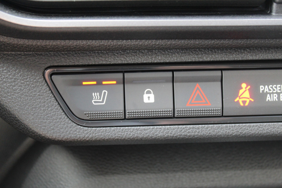 Dacia Jogger 1.0 TCe 110 Extreme 7p. Zeer nette en erg praktische Dacia ! Autm. airco, metallic lak, stoelverwarming, LM wielen+all season banden, cruise control, pdc v+a, dodehoek assistent, camera, navigatie, telefoonvoorb.,  etc.