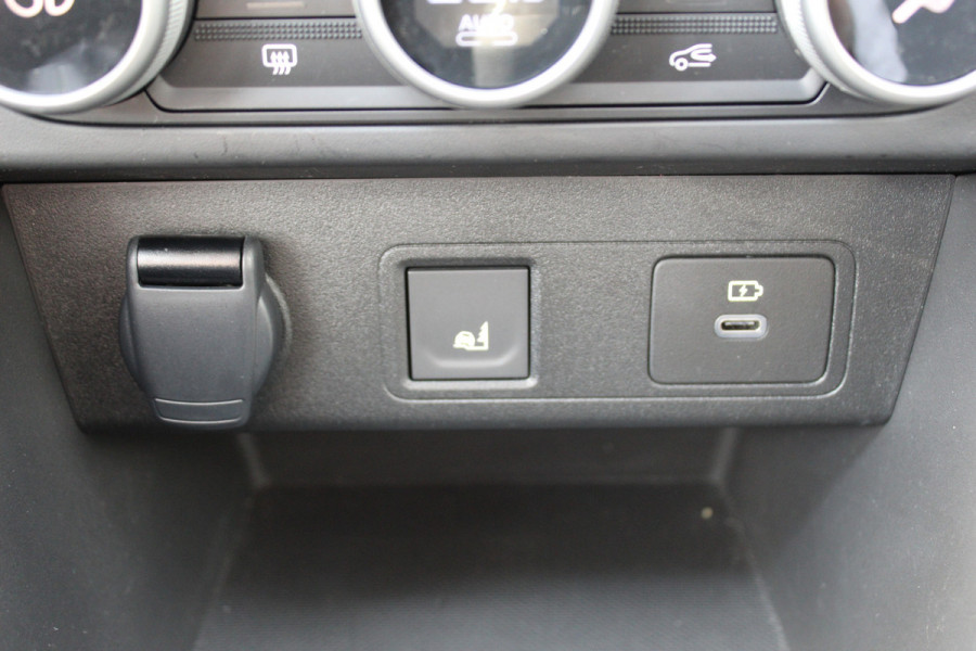 Dacia Jogger 1.0 TCe 110 Extreme 7p. Zeer nette en erg praktische Dacia ! Autm. airco, metallic lak, stoelverwarming, LM wielen+all season banden, cruise control, pdc v+a, dodehoek assistent, camera, navigatie, telefoonvoorb.,  etc.