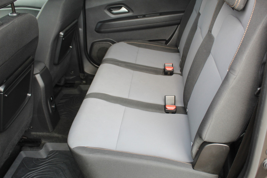 Dacia Jogger 1.0 TCe 110 Extreme 7p. Zeer nette en erg praktische Dacia ! Autm. airco, metallic lak, stoelverwarming, LM wielen+all season banden, cruise control, pdc v+a, dodehoek assistent, camera, navigatie, telefoonvoorb.,  etc.