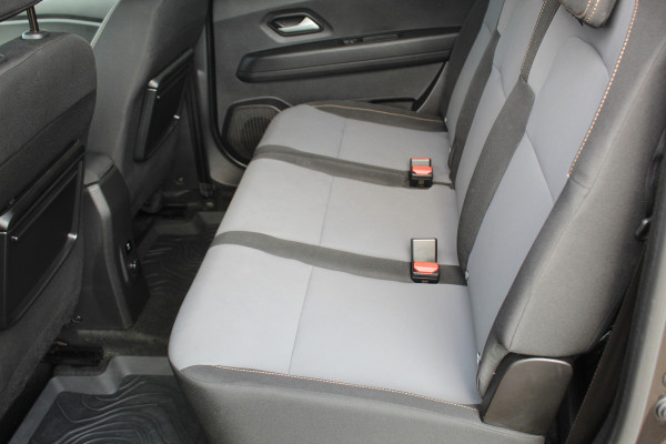 Dacia Jogger 1.0 TCe 110 Extreme 7p. Zeer nette en erg praktische Dacia ! Autm. airco, metallic lak, stoelverwarming, LM wielen+all season banden, cruise control, pdc v+a, dodehoek assistent, camera, navigatie, telefoonvoorb.,  etc.