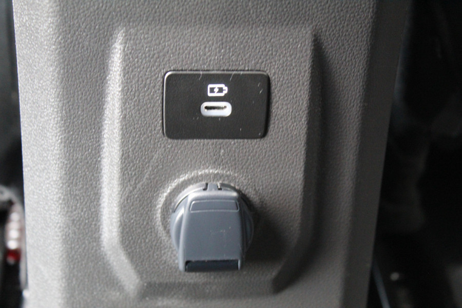 Dacia Jogger 1.0 TCe 110 Extreme 7p. Zeer nette en erg praktische Dacia ! Autm. airco, metallic lak, stoelverwarming, LM wielen+all season banden, cruise control, pdc v+a, dodehoek assistent, camera, navigatie, telefoonvoorb.,  etc.