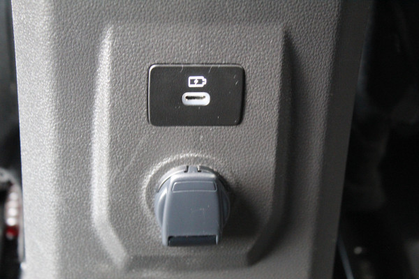 Dacia Jogger 1.0 TCe 110 Extreme 7p. Zeer nette en erg praktische Dacia ! Autm. airco, metallic lak, stoelverwarming, LM wielen+all season banden, cruise control, pdc v+a, dodehoek assistent, camera, navigatie, telefoonvoorb.,  etc.