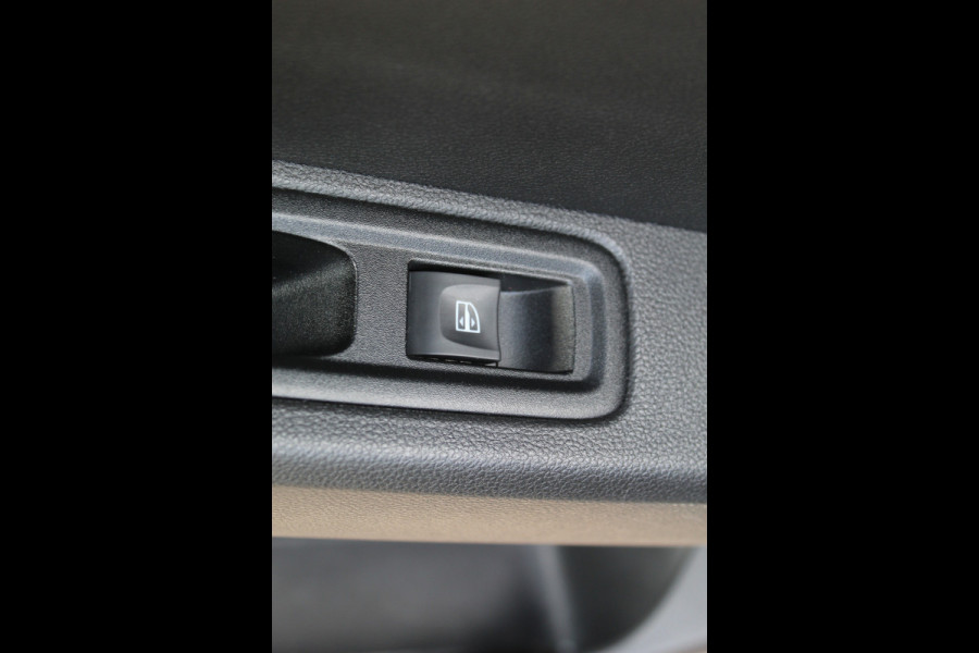 Dacia Jogger 1.0 TCe 110 Extreme 7p. Zeer nette en erg praktische Dacia ! Autm. airco, metallic lak, stoelverwarming, LM wielen+all season banden, cruise control, pdc v+a, dodehoek assistent, camera, navigatie, telefoonvoorb.,  etc.