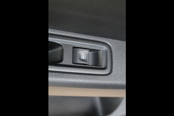 Dacia Jogger 1.0 TCe 110 Extreme 7p. Zeer nette en erg praktische Dacia ! Autm. airco, metallic lak, stoelverwarming, LM wielen+all season banden, cruise control, pdc v+a, dodehoek assistent, camera, navigatie, telefoonvoorb.,  etc.