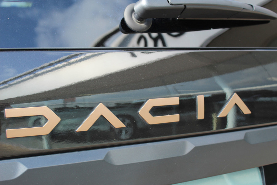 Dacia Jogger 1.0 TCe 110 Extreme 7p. Zeer nette en erg praktische Dacia ! Autm. airco, metallic lak, stoelverwarming, LM wielen+all season banden, cruise control, pdc v+a, dodehoek assistent, camera, navigatie, telefoonvoorb.,  etc.