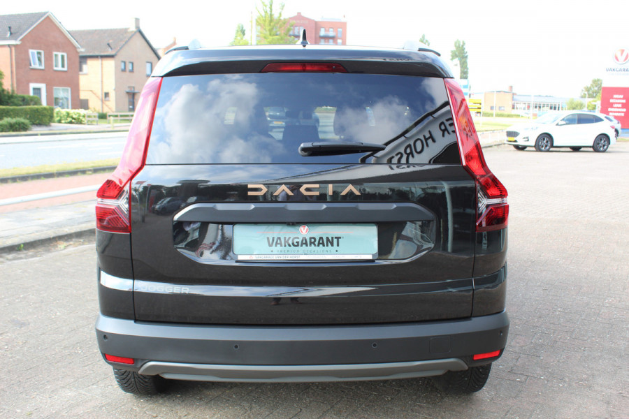 Dacia Jogger 1.0 TCe 110 Extreme 7p. Zeer nette en erg praktische Dacia ! Autm. airco, metallic lak, stoelverwarming, LM wielen+all season banden, cruise control, pdc v+a, dodehoek assistent, camera, navigatie, telefoonvoorb.,  etc.