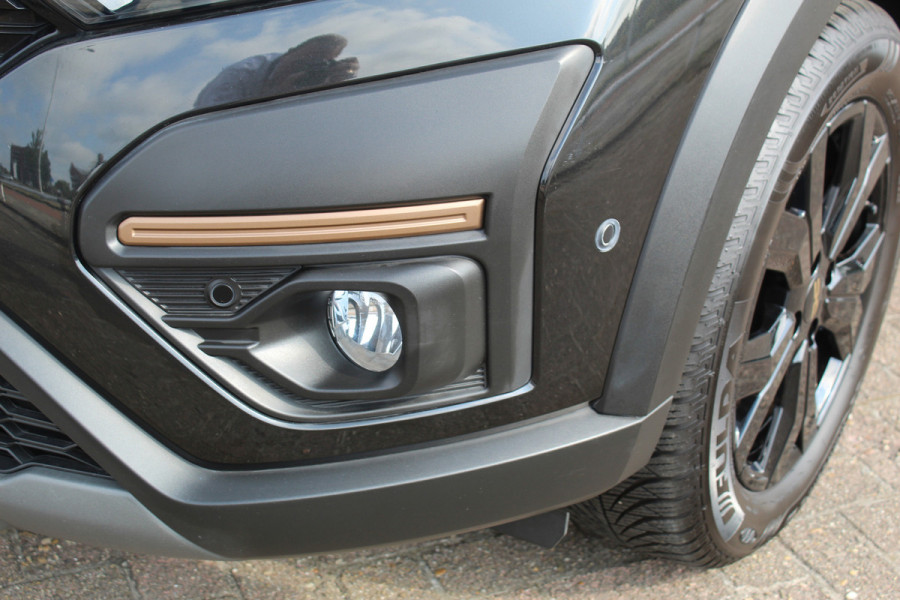 Dacia Jogger 1.0 TCe 110 Extreme 7p. Zeer nette en erg praktische Dacia ! Autm. airco, metallic lak, stoelverwarming, LM wielen+all season banden, cruise control, pdc v+a, dodehoek assistent, camera, navigatie, telefoonvoorb.,  etc.