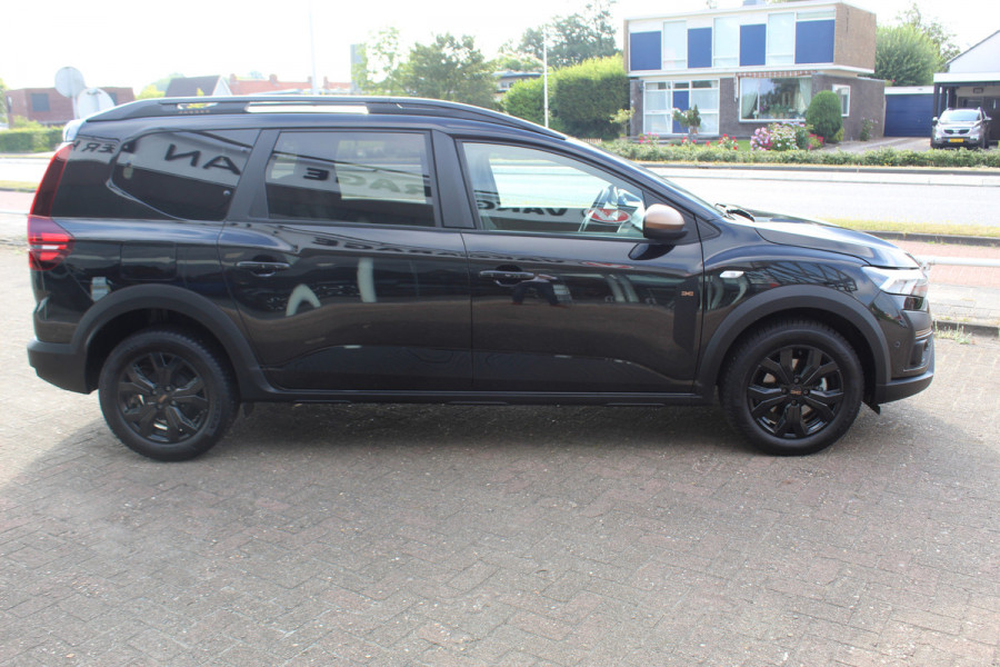 Dacia Jogger 1.0 TCe 110 Extreme 7p. Zeer nette en erg praktische Dacia ! Autm. airco, metallic lak, stoelverwarming, LM wielen+all season banden, cruise control, pdc v+a, dodehoek assistent, camera, navigatie, telefoonvoorb.,  etc.