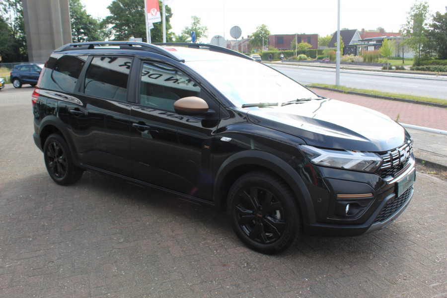 Dacia Jogger 1.0 TCe 110 Extreme 7p. Zeer nette en erg praktische Dacia ! Autm. airco, metallic lak, stoelverwarming, LM wielen+all season banden, cruise control, pdc v+a, dodehoek assistent, camera, navigatie, telefoonvoorb.,  etc.