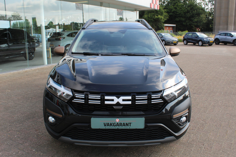 Dacia Jogger 1.0 TCe 110 Extreme 7p. Zeer nette en erg praktische Dacia ! Autm. airco, metallic lak, stoelverwarming, LM wielen+all season banden, cruise control, pdc v+a, dodehoek assistent, camera, navigatie, telefoonvoorb.,  etc.