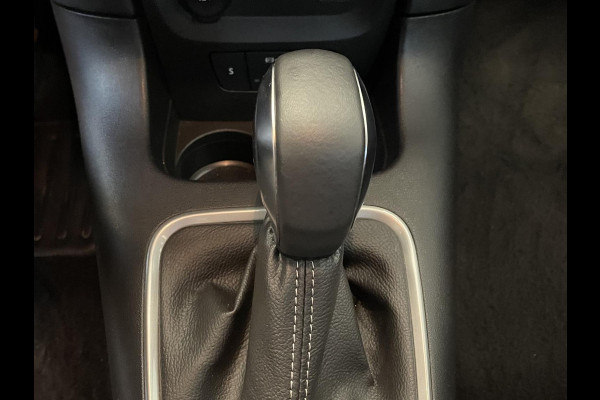 Citroën C3 1.2 PureTech 110pk Automaat Max Airco Navigatie Apple Carplay / Android Auto Parksensoren Lichtmetalen Velgen