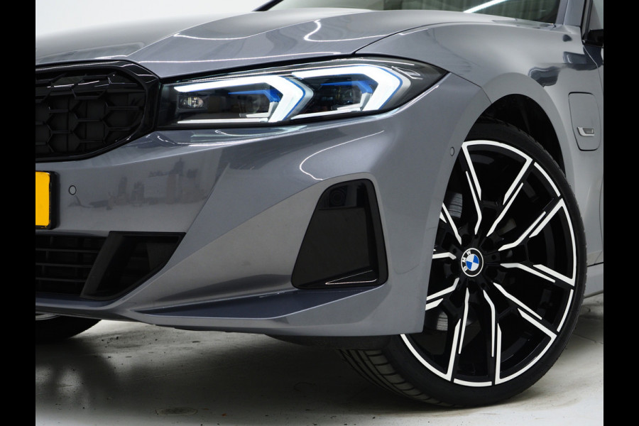 BMW 3 Serie Touring 320e xDrive LCI Shadowline | Panoramadak | LaserLED | HUD | Adaptive Cruise | 360 | Dodehoek | Carplay