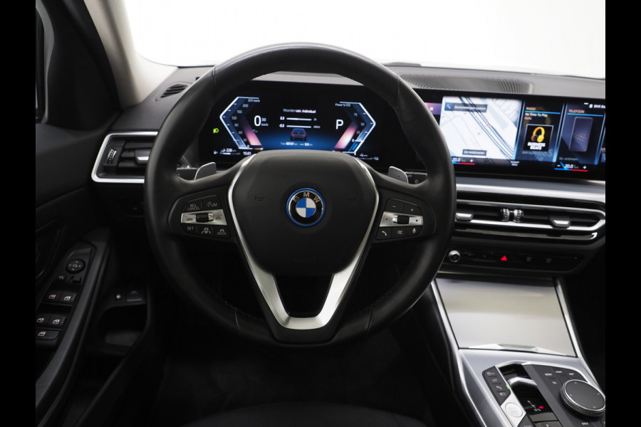 BMW 3 Serie Touring 320e xDrive LCI Shadowline | Panoramadak | LaserLED | HUD | Adaptive Cruise | 360 | Dodehoek | Carplay