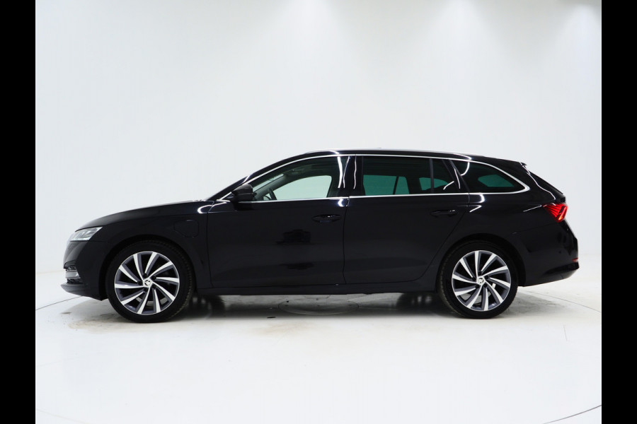 Škoda Octavia Combi 1.4 TSI iV PHEV | Panoramadak | HUD | Camera | Sfeerlicht | Keyless | Adaptive Cruise | Memory