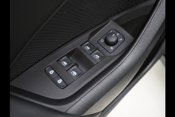 Škoda Octavia Combi 1.4 TSI iV PHEV | Panoramadak | HUD | Camera | Sfeerlicht | Keyless | Adaptive Cruise | Memory