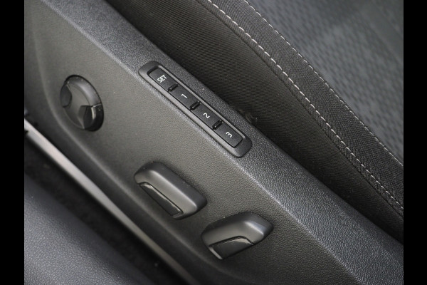 Škoda Octavia Combi 1.4 TSI iV PHEV | Panoramadak | HUD | Camera | Sfeerlicht | Keyless | Adaptive Cruise | Memory