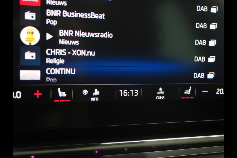 Škoda Octavia Combi 1.4 TSI iV PHEV | Panoramadak | HUD | Camera | Sfeerlicht | Keyless | Adaptive Cruise | Memory