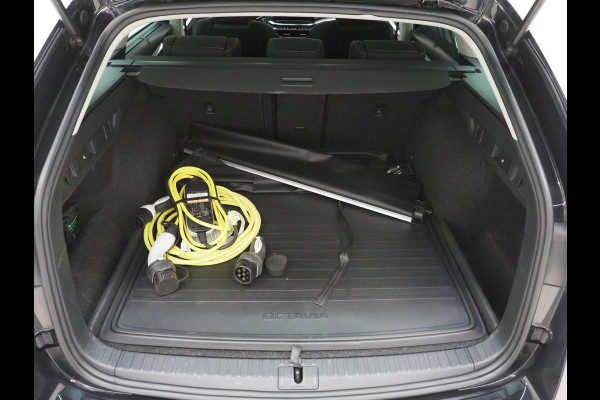 Škoda Octavia Combi 1.4 TSI iV PHEV | Panoramadak | HUD | Camera | Sfeerlicht | Keyless | Adaptive Cruise | Memory