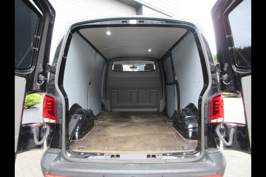 Volkswagen Transporter 2.0 TDI L2, Met Airco, Navigatie, Apple CarPlay, PDC, Trekhaak.