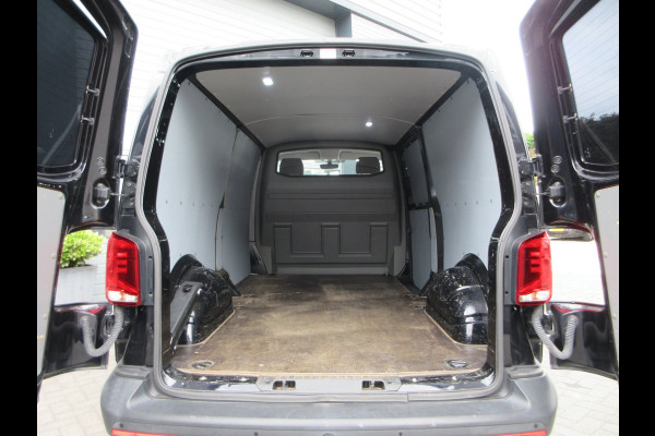 Volkswagen Transporter 2.0 TDI L2, Met Airco, Navigatie, Apple CarPlay, PDC, Trekhaak.