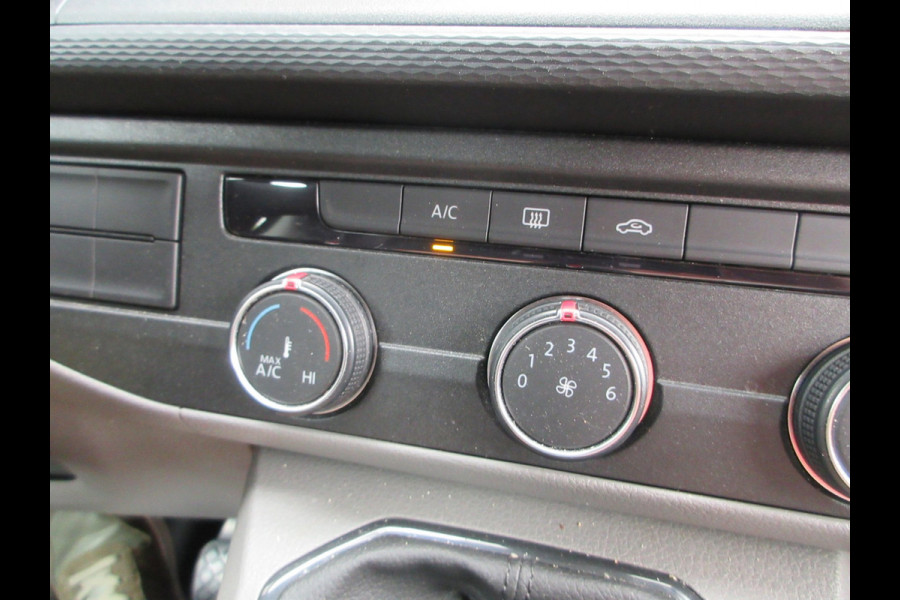 Volkswagen Transporter 2.0 TDI L2, Met Airco, Navigatie, Apple CarPlay, PDC, Trekhaak.