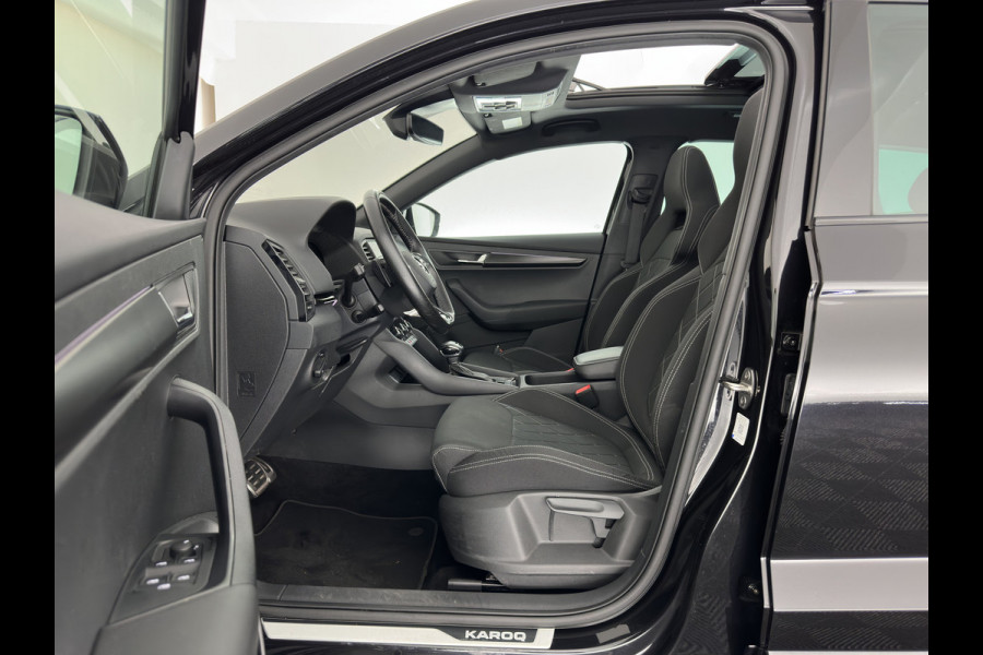 Škoda Karoq 1.5 TSI ACT Sportline Business (INCL-BTW) Aut. *PANO | DIGI-COCKPIT | FULL-LED | ADAPTIVE-CRUISE | HEATED-SPORTSEATS | TOPVIEW |  AMBIENTLIGHT | NAVI-FULLMAP | KEYLESS | DAB+ | TOWBAR | PRIVACYGLASS | 18''ALU*