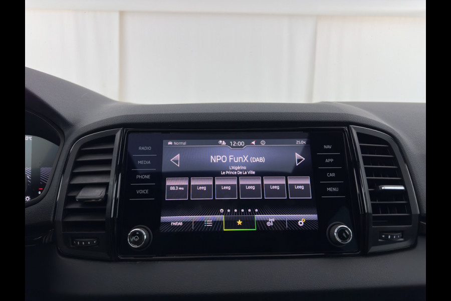 Škoda Karoq 1.5 TSI ACT Sportline Business (INCL-BTW) Aut. *PANO | DIGI-COCKPIT | FULL-LED | ADAPTIVE-CRUISE | HEATED-SPORTSEATS | TOPVIEW |  AMBIENTLIGHT | NAVI-FULLMAP | KEYLESS | DAB+ | TOWBAR | PRIVACYGLASS | 18''ALU*