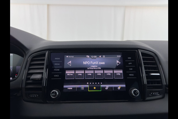 Škoda Karoq 1.5 TSI ACT Sportline Business (INCL-BTW) Aut. *PANO | DIGI-COCKPIT | FULL-LED | ADAPTIVE-CRUISE | HEATED-SPORTSEATS | TOPVIEW |  AMBIENTLIGHT | NAVI-FULLMAP | KEYLESS | DAB+ | TOWBAR | PRIVACYGLASS | 18''ALU*