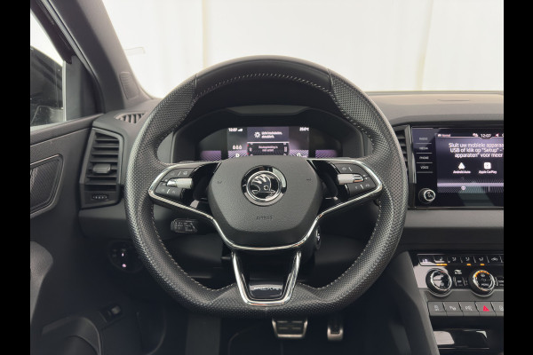 Škoda Karoq 1.5 TSI ACT Sportline Business (INCL-BTW) Aut. *PANO | DIGI-COCKPIT | FULL-LED | ADAPTIVE-CRUISE | HEATED-SPORTSEATS | TOPVIEW |  AMBIENTLIGHT | NAVI-FULLMAP | KEYLESS | DAB+ | TOWBAR | PRIVACYGLASS | 18''ALU*