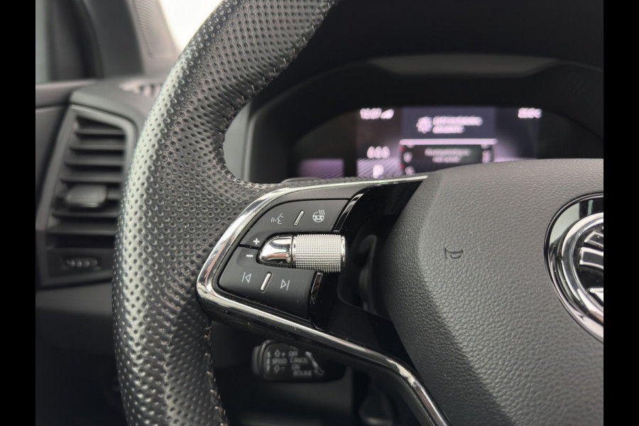 Škoda Karoq 1.5 TSI ACT Sportline Business (INCL-BTW) Aut. *PANO | DIGI-COCKPIT | FULL-LED | ADAPTIVE-CRUISE | HEATED-SPORTSEATS | TOPVIEW |  AMBIENTLIGHT | NAVI-FULLMAP | KEYLESS | DAB+ | TOWBAR | PRIVACYGLASS | 18''ALU*