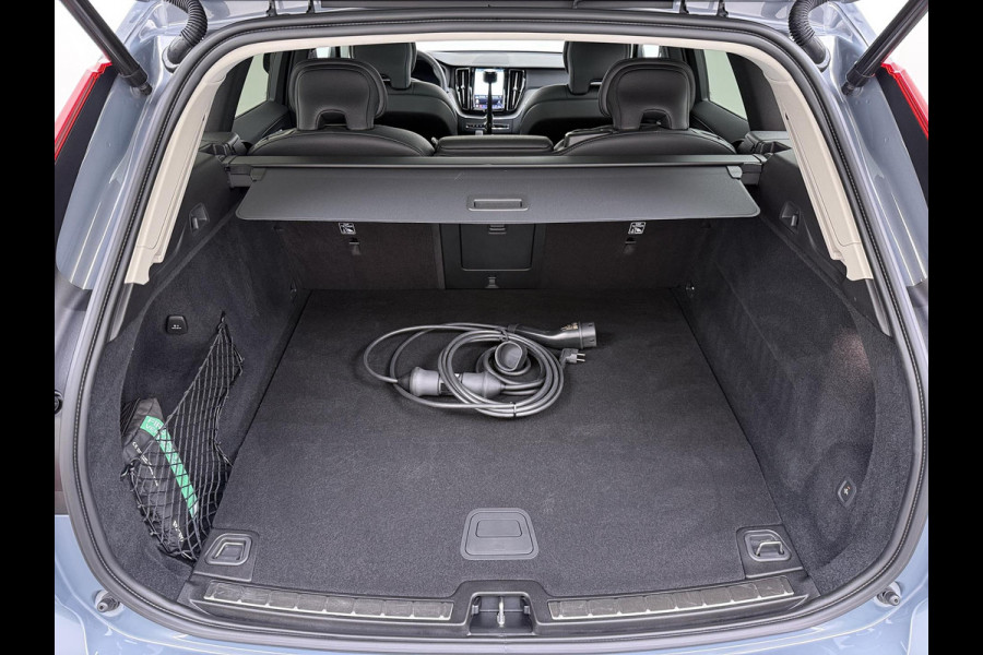 Volvo XC60 2.0 T6 Plug-in hybrid AWD R-Design BOMVOL!! | 22K KM!! | STOEL+ACHTERBANK+ STUURVERWARMING | PANO | ELEK. TREKHAAK | ADAP. CRUISRE | MEM. STOELEN | ELEK. ACHTERKLEP | 12 MND BOVAG GARANTIE | DEALER ONDERHOUDEN |