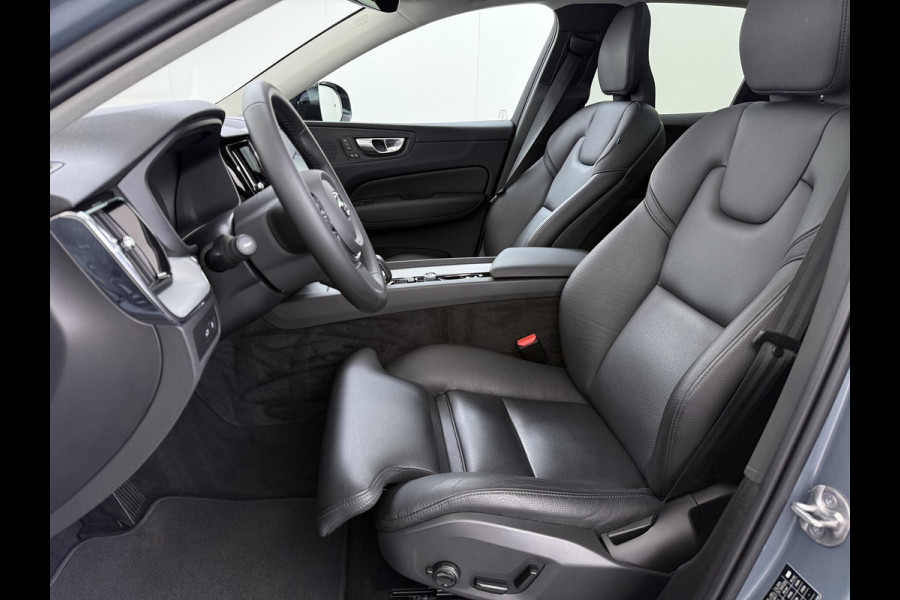 Volvo XC60 2.0 T6 Plug-in hybrid AWD R-Design BOMVOL!! | 22K KM!! | STOEL+ACHTERBANK+ STUURVERWARMING | PANO | ELEK. TREKHAAK | ADAP. CRUISRE | MEM. STOELEN | ELEK. ACHTERKLEP | 12 MND BOVAG GARANTIE | DEALER ONDERHOUDEN |