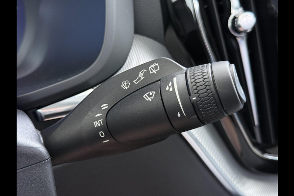 Volvo XC60 2.0 T6 Plug-in hybrid AWD R-Design BOMVOL!! | 22K KM!! | STOEL+ACHTERBANK+ STUURVERWARMING | PANO | ELEK. TREKHAAK | ADAP. CRUISRE | MEM. STOELEN | ELEK. ACHTERKLEP | 12 MND BOVAG GARANTIE | DEALER ONDERHOUDEN |