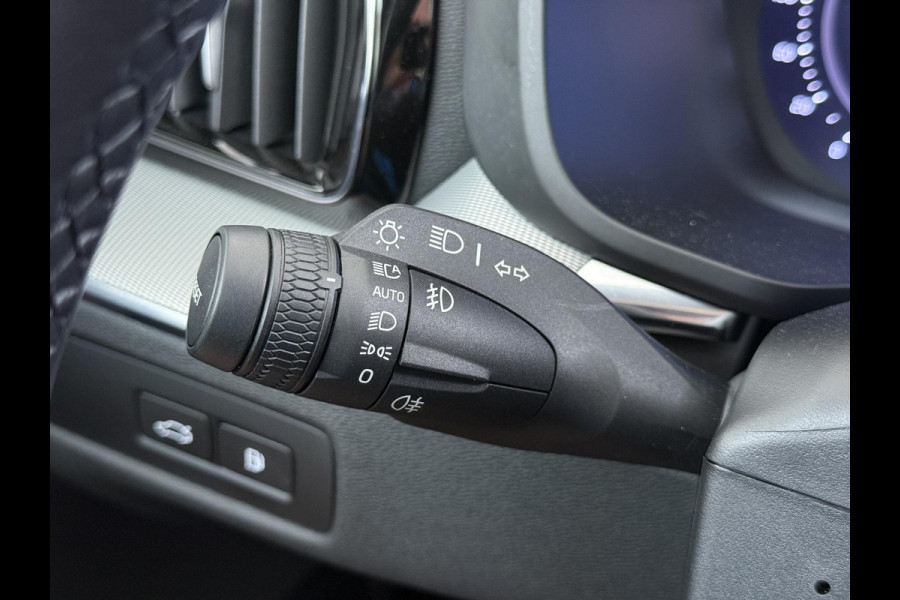 Volvo XC60 2.0 T6 Plug-in hybrid AWD R-Design BOMVOL!! | 22K KM!! | STOEL+ACHTERBANK+ STUURVERWARMING | PANO | ELEK. TREKHAAK | ADAP. CRUISRE | MEM. STOELEN | ELEK. ACHTERKLEP | 12 MND BOVAG GARANTIE | DEALER ONDERHOUDEN |