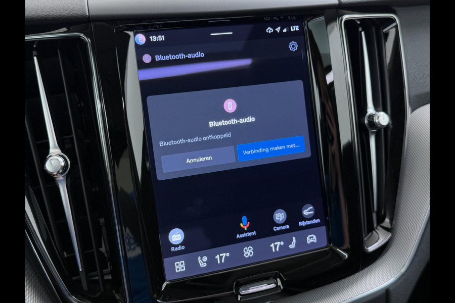 Volvo XC60 2.0 T6 Plug-in hybrid AWD R-Design BOMVOL!! | 22K KM!! | STOEL+ACHTERBANK+ STUURVERWARMING | PANO | ELEK. TREKHAAK | ADAP. CRUISRE | MEM. STOELEN | ELEK. ACHTERKLEP | 12 MND BOVAG GARANTIE | DEALER ONDERHOUDEN |