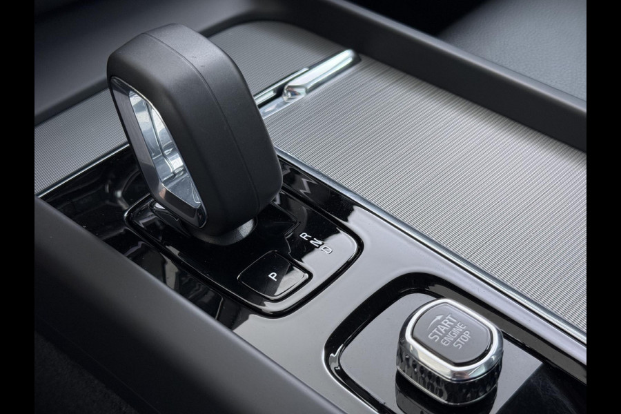 Volvo XC60 2.0 T6 Plug-in hybrid AWD R-Design BOMVOL!! | 22K KM!! | STOEL+ACHTERBANK+ STUURVERWARMING | PANO | ELEK. TREKHAAK | ADAP. CRUISRE | MEM. STOELEN | ELEK. ACHTERKLEP | 12 MND BOVAG GARANTIE | DEALER ONDERHOUDEN |