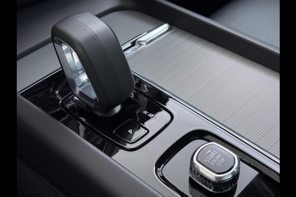 Volvo XC60 2.0 T6 Plug-in hybrid AWD R-Design BOMVOL!! | 22K KM!! | STOEL+ACHTERBANK+ STUURVERWARMING | PANO | ELEK. TREKHAAK | ADAP. CRUISRE | MEM. STOELEN | ELEK. ACHTERKLEP | 12 MND BOVAG GARANTIE | DEALER ONDERHOUDEN |