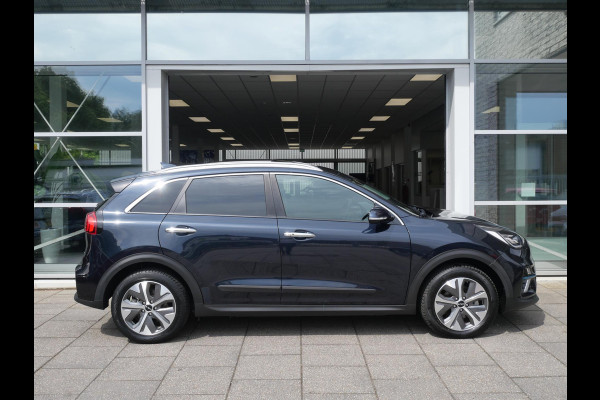 Kia e-Niro DynamicPlusLine 64 kWh | Cruise | Clima | Carplay | Keyless | Schuif-kanteldak | Stoel-stuurverwarming | Navi |