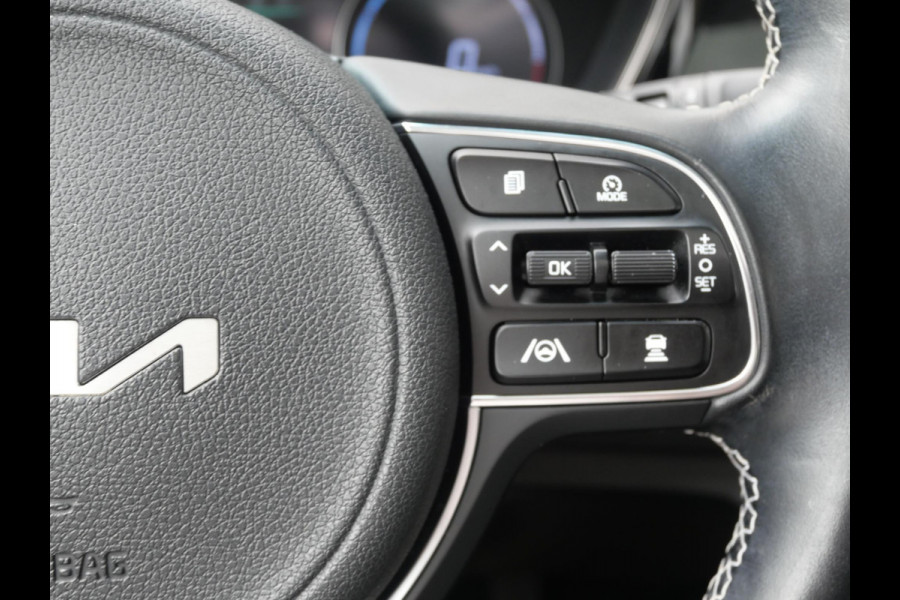 Kia e-Niro DynamicPlusLine 64 kWh | Cruise | Clima | Carplay | Keyless | Schuif-kanteldak | Stoel-stuurverwarming | Navi |