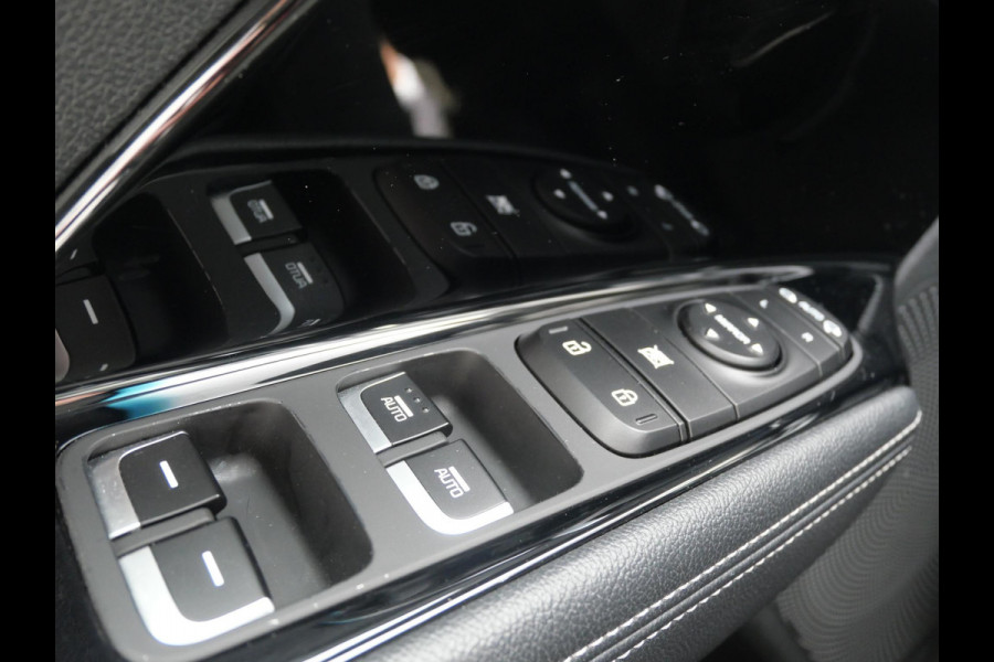 Kia e-Niro DynamicPlusLine 64 kWh | Cruise | Clima | Carplay | Keyless | Schuif-kanteldak | Stoel-stuurverwarming | Navi |