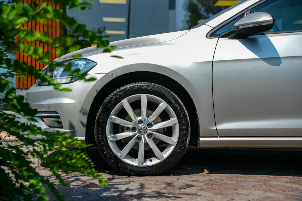 Volkswagen Golf 1.0 TSI Comfortline Adaptive Cruise DAB+ PDC Navigatie Climate Control AUTOMAAT!