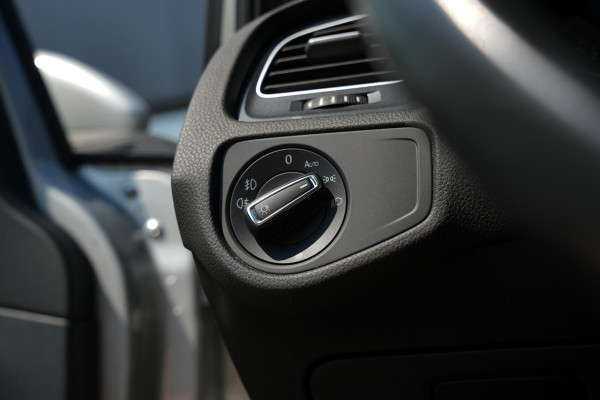 Volkswagen Golf 1.0 TSI Comfortline Adaptive Cruise DAB+ PDC Navigatie Climate Control AUTOMAAT!