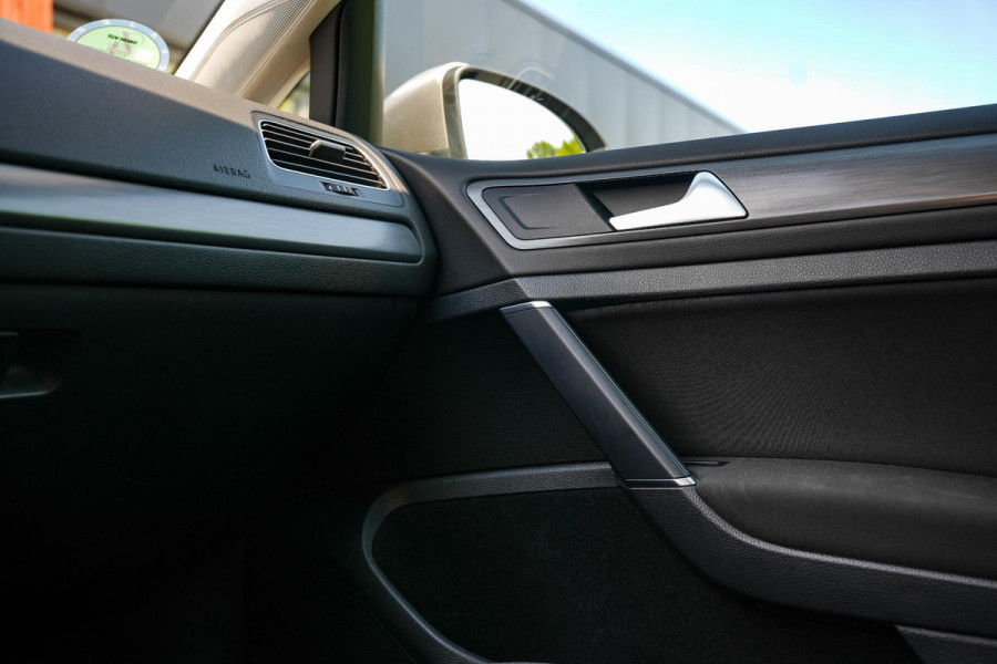 Volkswagen Golf 1.0 TSI Comfortline Adaptive Cruise DAB+ PDC Navigatie Climate Control AUTOMAAT!