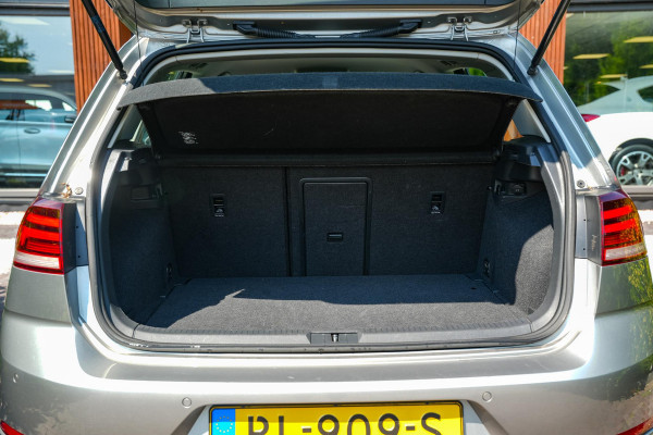 Volkswagen Golf 1.0 TSI Comfortline Adaptive Cruise DAB+ PDC Navigatie Climate Control AUTOMAAT!