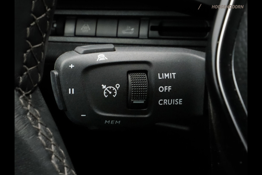 Peugeot 3008 1.2 PureTech Allure (APPLE CARPLAY,DODEHOEK,ACHTERUITRIJCAMERA,LANE ASSIST,ADAPTIVE CRUISE,CLIMATE,DIGITAAL DISPLAY)
