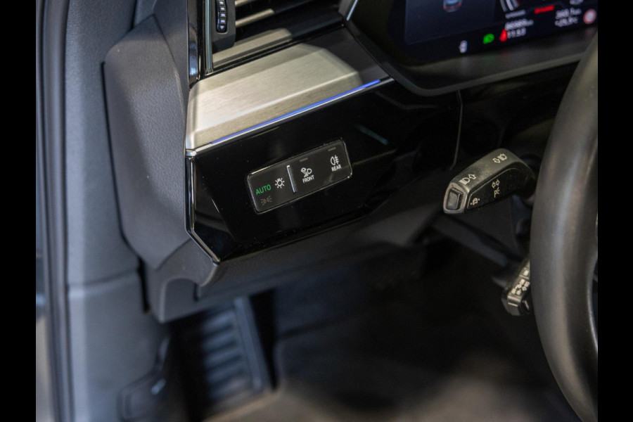Audi e-tron S quattro 95 kWh SOH 89% / 503pk / NAP / Panorama dak / Rondomzicht camera / Kuipstoelen /